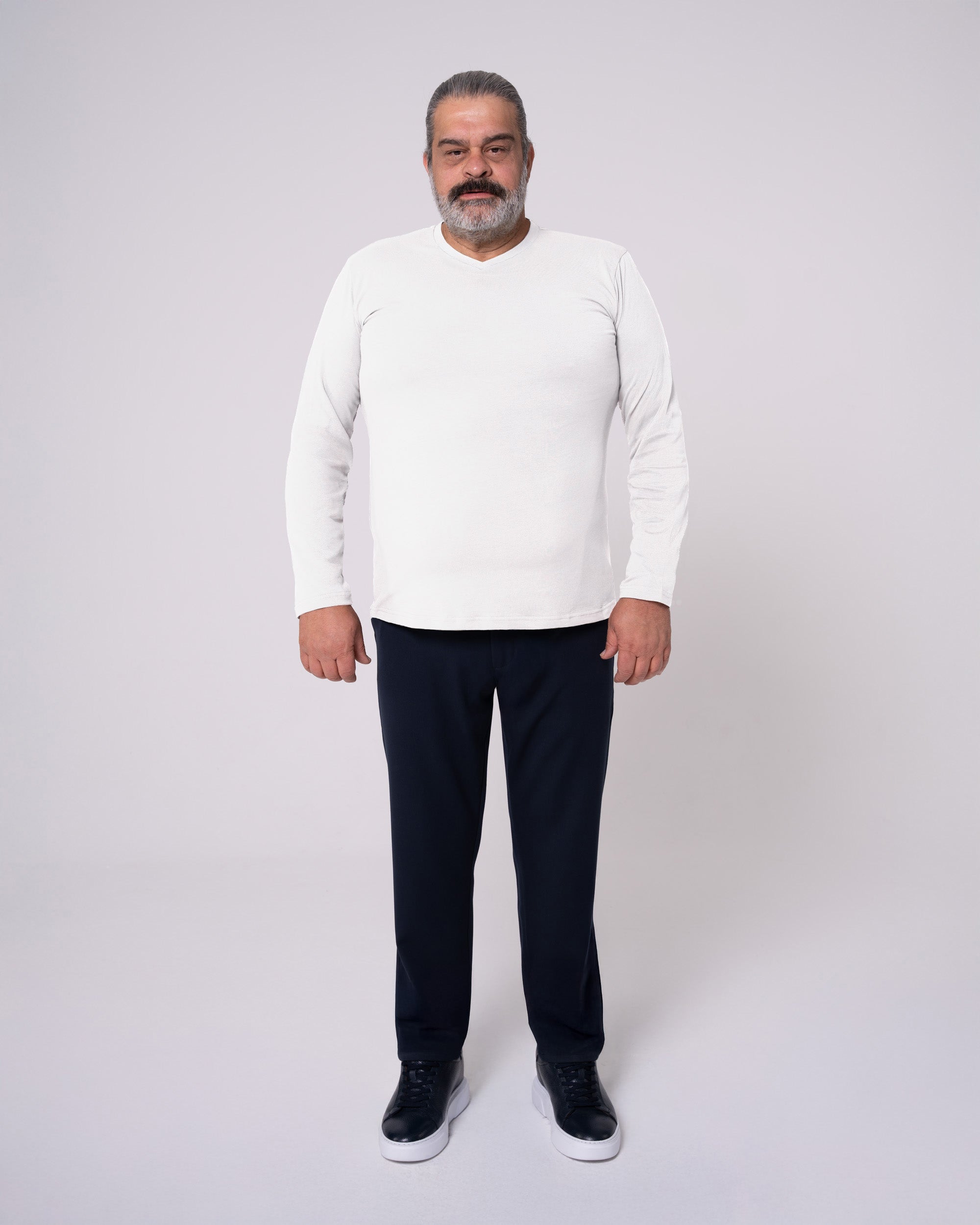 Beyaz Uzun Kollu V Yaka Tişört