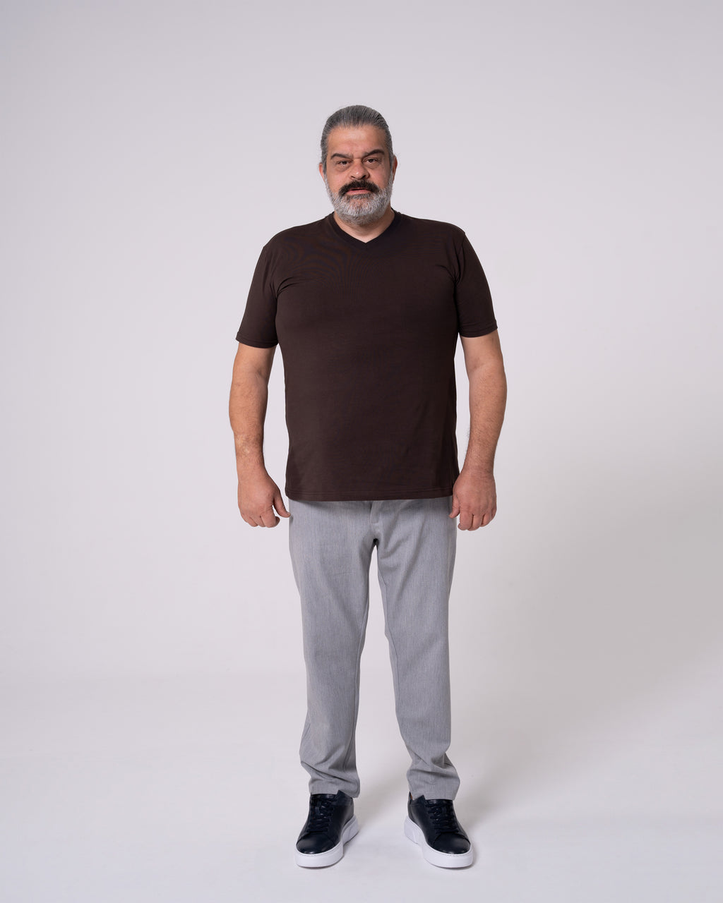 Kahverengi V Yaka Tişört