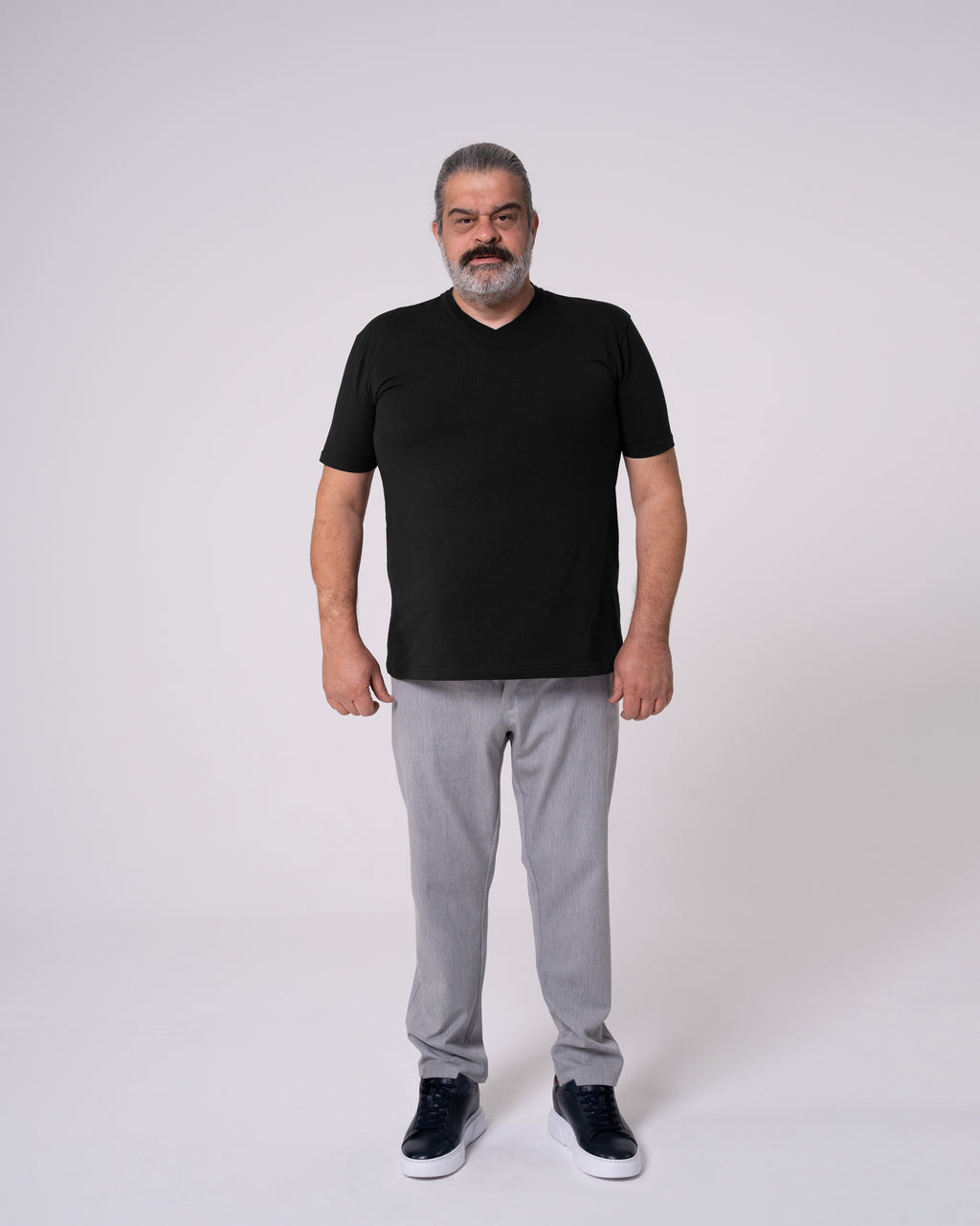 Siyah V Yaka Tişört