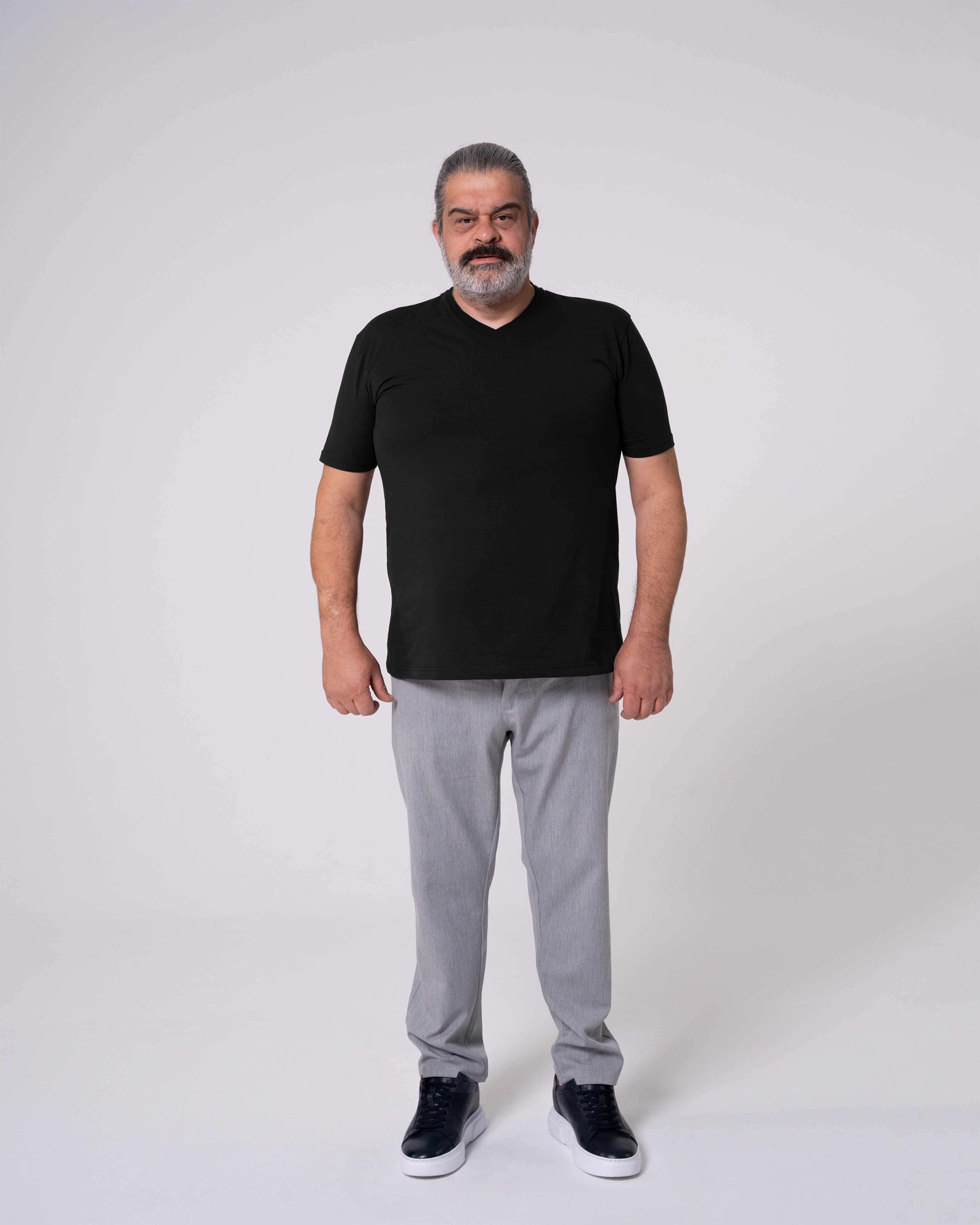 Siyah V Yaka Tişört