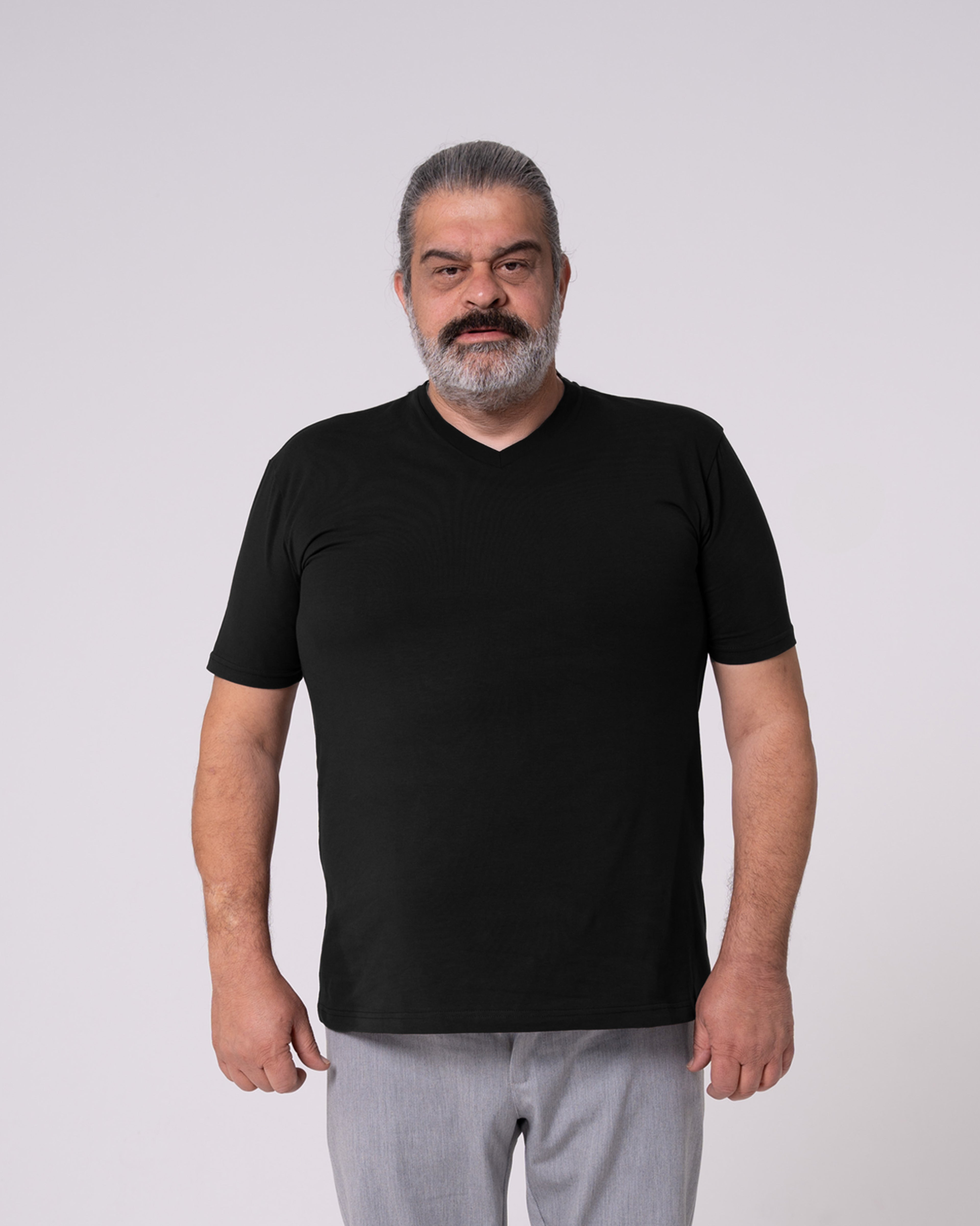 Siyah V Yaka Tişört