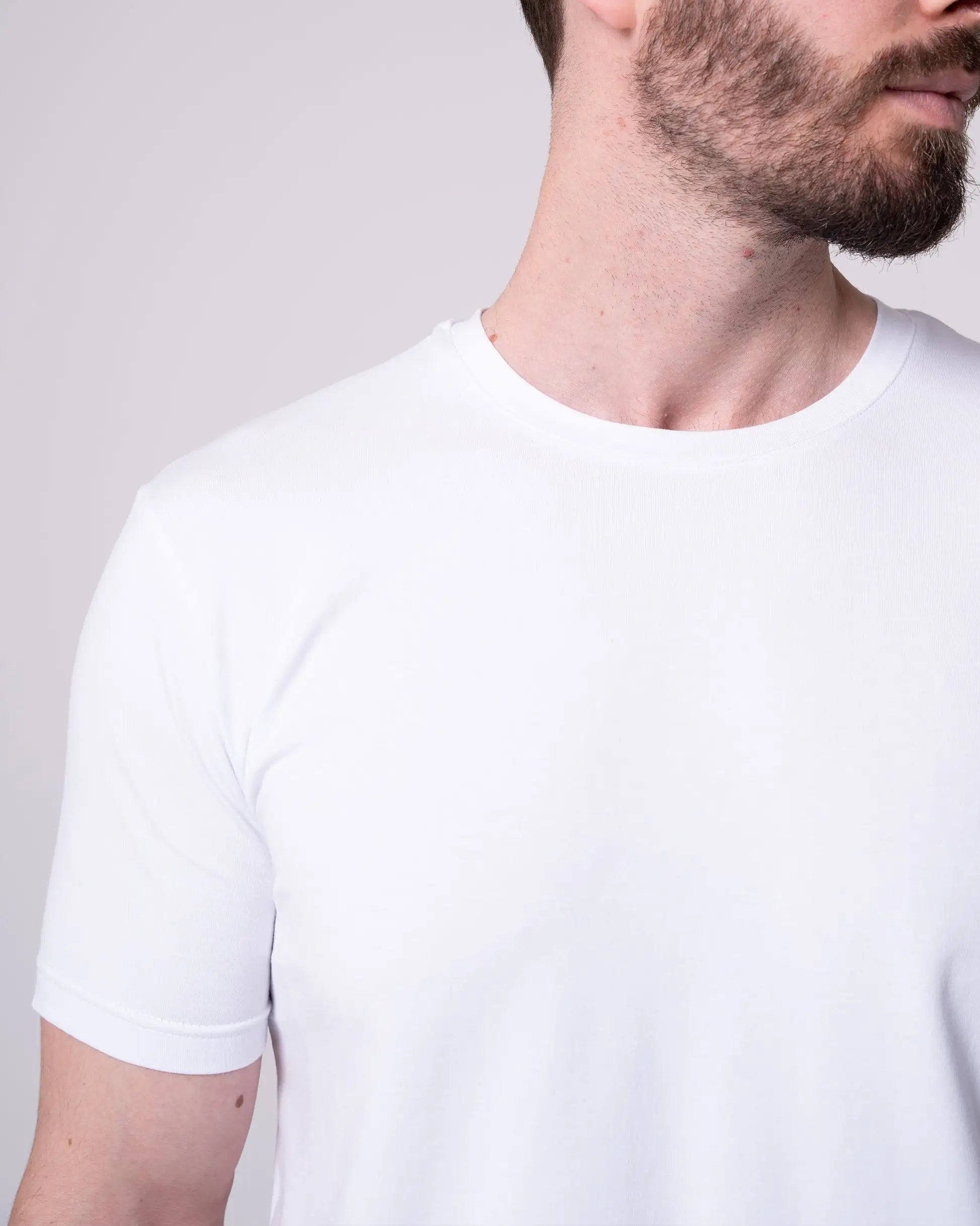 Beyaz Bisiklet Yaka Tişört Craftlabel