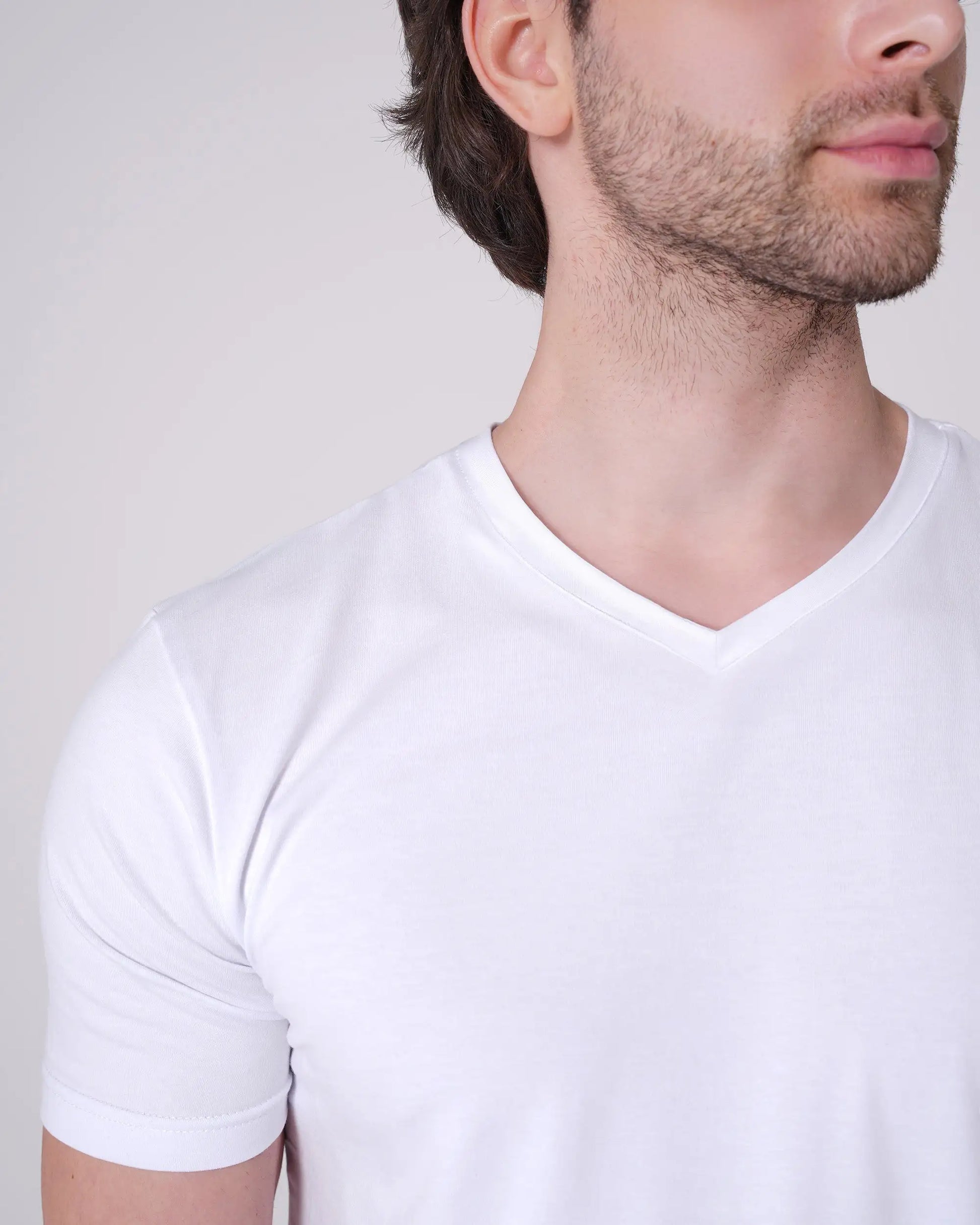 Beyaz V Yaka Tişört Craftlabel