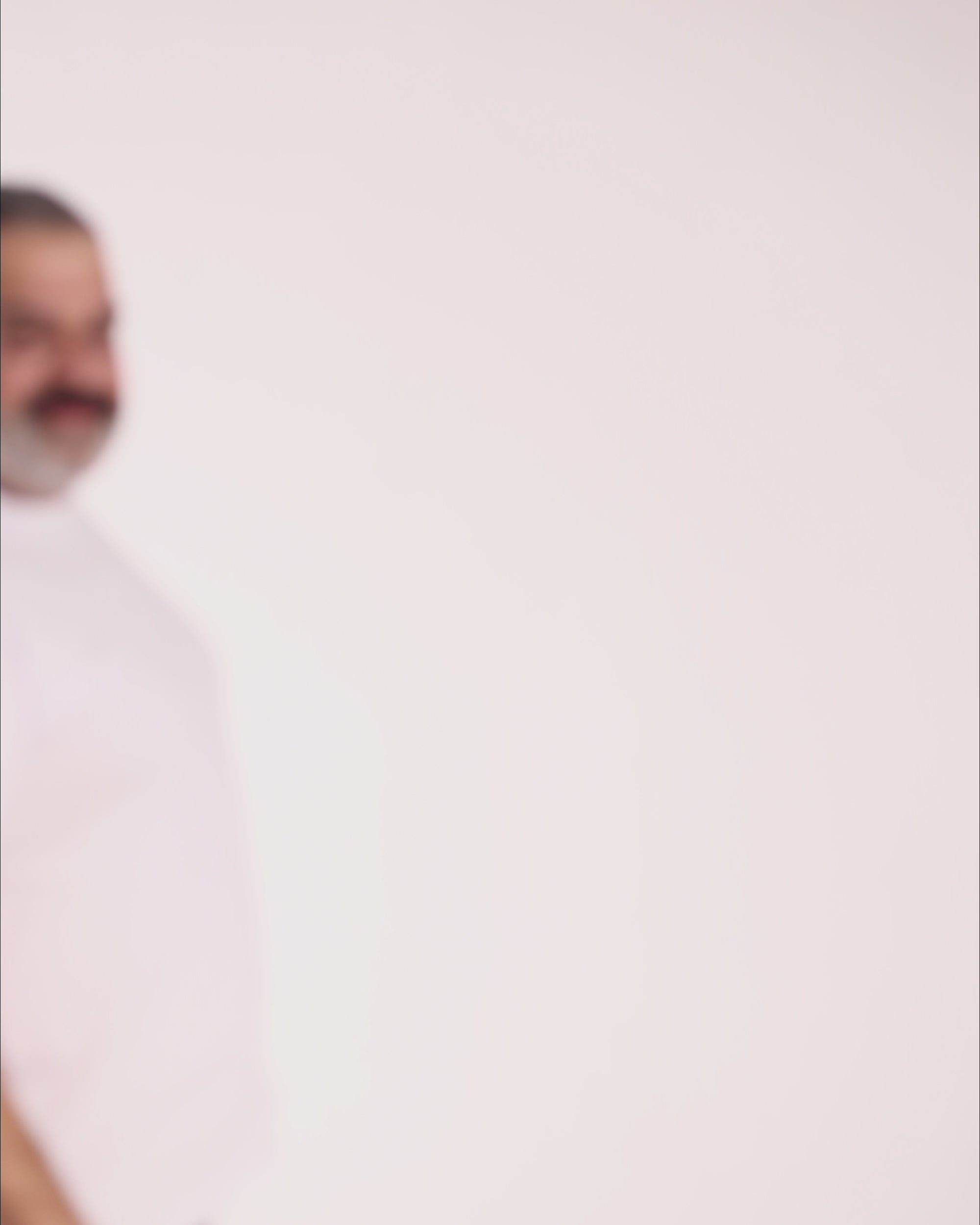 Videoyu yükle: Beyaz Bisiklet Yaka Tişört Craftlabel